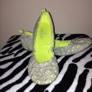 American Eagle Lime Green/Grey Flats