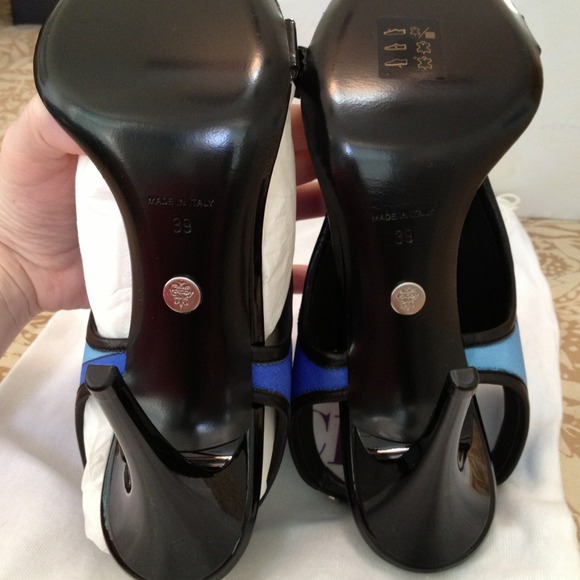 HOST PICK 2/26-pop of color Emilio Pucci heels new - Picture 4 of 4