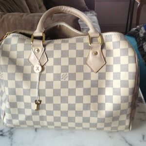 Imitation Louis Vuitton bag