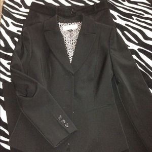 Tahara black blazer and pants suit