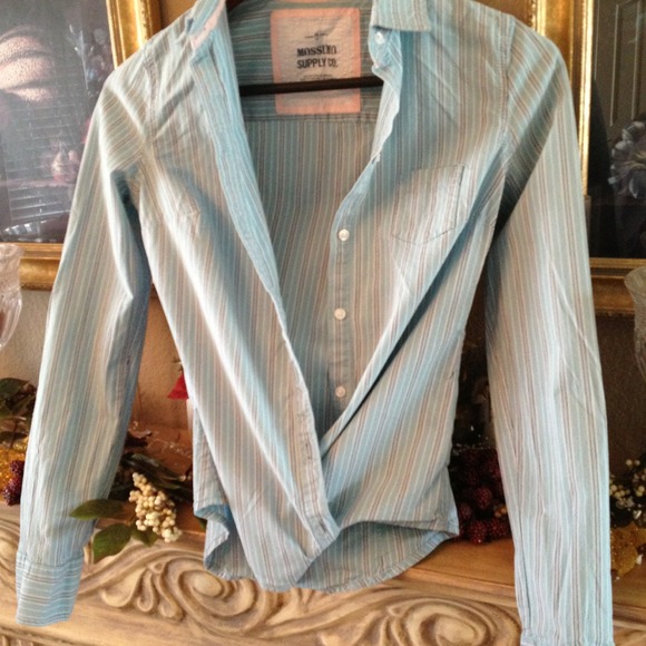 mossimo  Tops - Super cute blue button up blouse! Size small