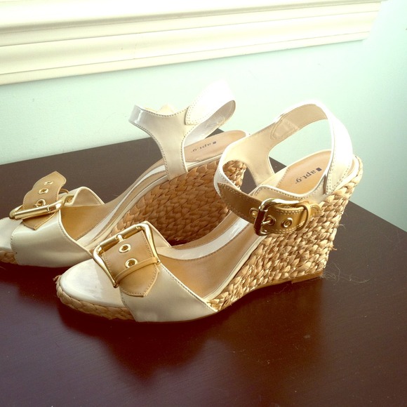 📦 Sold - Apt 9 wedges