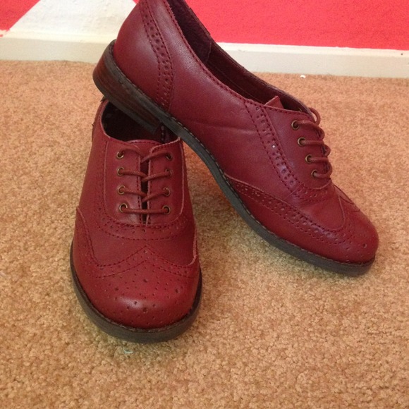 Bass Maroon Oxfords size 8M