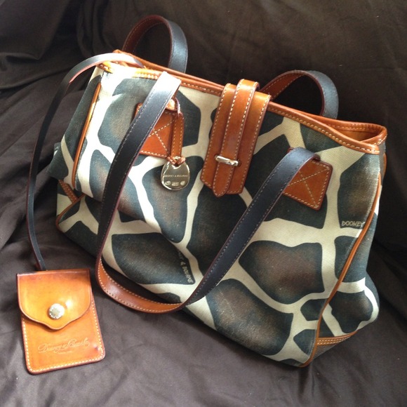 Dooney and bourke bag. Love this one!