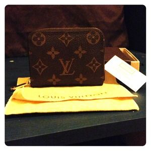 Authentic Louis Vuitton zippy coin purse