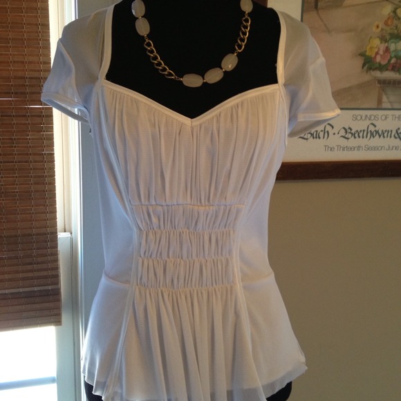 💝 BUNDLE 💝 Wht sweetheart top & LS heart top 💝
