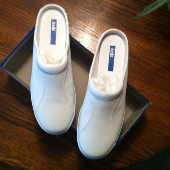 Medical Personnel New Keds tennis shoes. Good deal