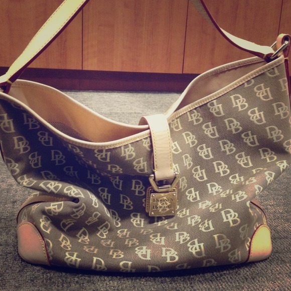 ***Reduced*** authentic Dooney & Bourke  handbag!