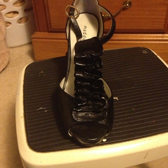 T strap pumps - Picture 2 of 2