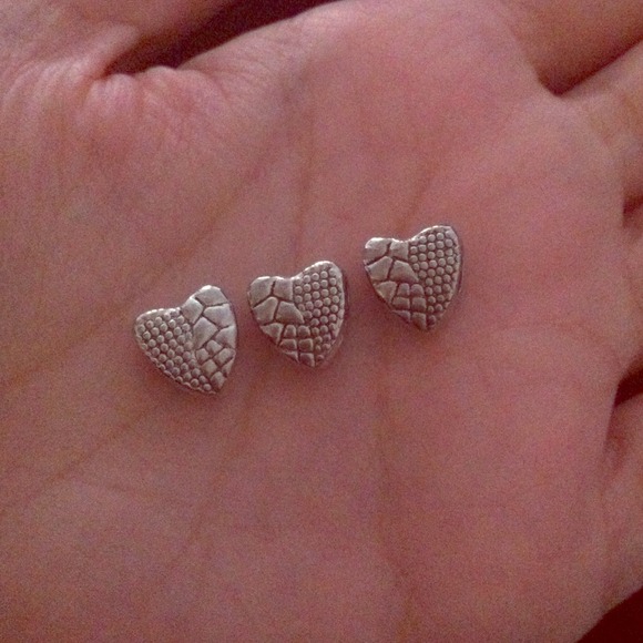 🔴Traded🔴 3 heart charms
