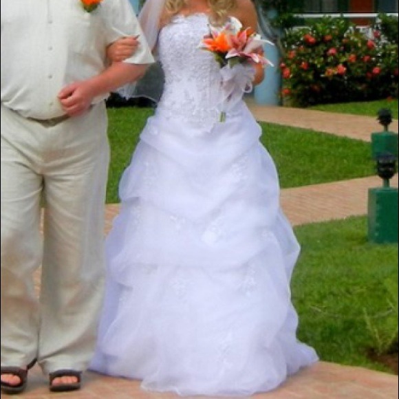 Dresses & Skirts - Wedding dress