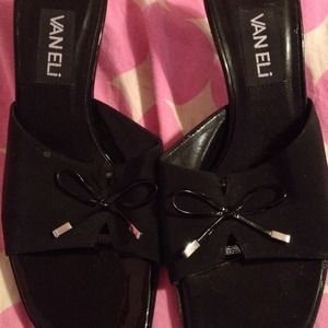 Black heels! Very cute:))