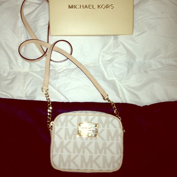 Michael kors side body bag