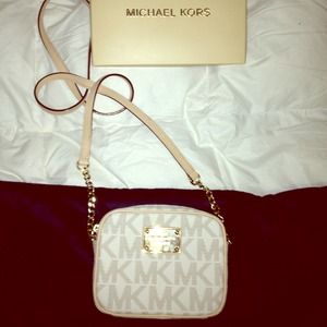 Michael kors side body bag