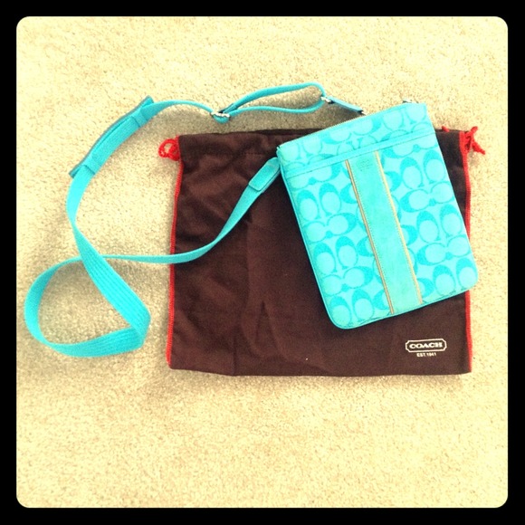 Coach Signature Swingpack