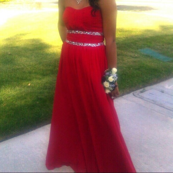 MAKE AN OFFER✨Red prom gown