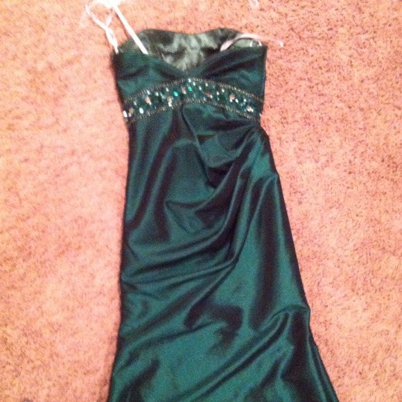 B'Dazzle Prom dress - Picture 2 of 4