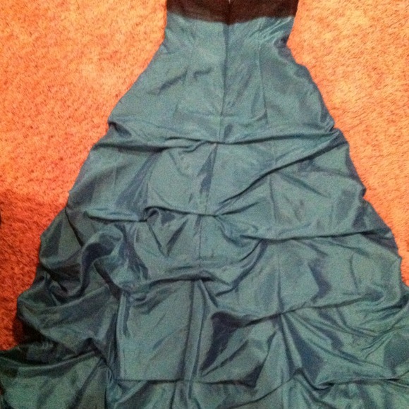 David's Bridal. Onyx Nice prom dress - Picture 2 of 3