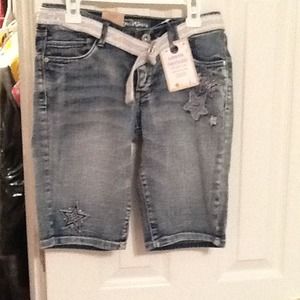 Levi's Jean mid thigh