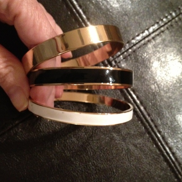 💥💥SOLD💥💥Set of three bangles - Picture 2 of 3