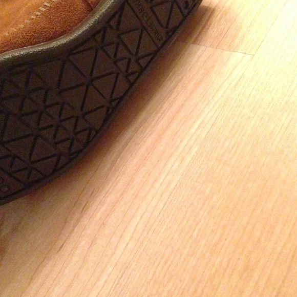 Minnetonka fringe boot with detachable feather - Picture 2 of 4