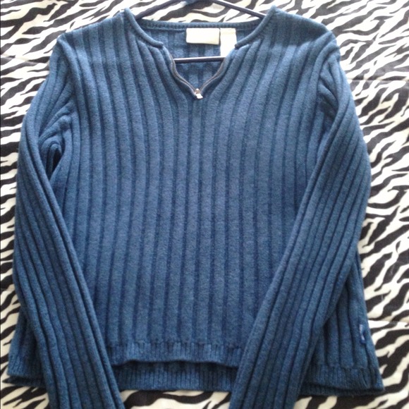 Bundled for rojo  Blue sweater