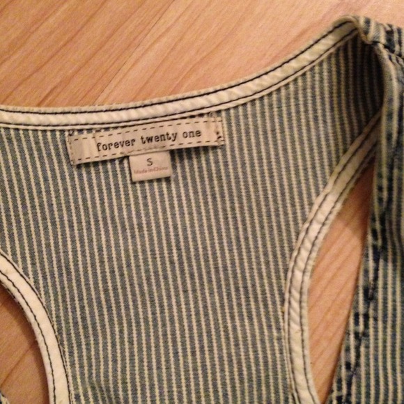 ❌BUNDLED❌Blue and whit pinstriped vest - Picture 2 of 4