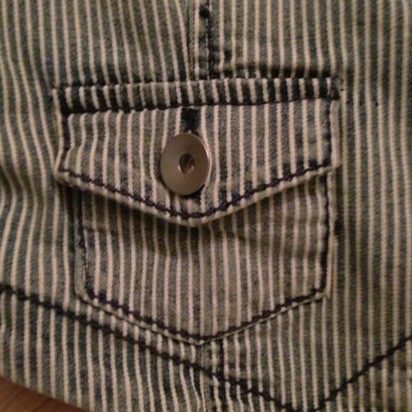 ❌BUNDLED❌Blue and whit pinstriped vest - Picture 3 of 4