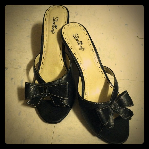 Brand new all man made sandal