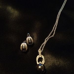 📛📛SOLD WITH BUNDLE 📛📛Fiorella necklace set