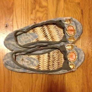 Cute and unique ballerina flats 🎀