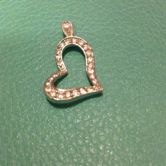 Sold!! Adorable heart necklace pendant