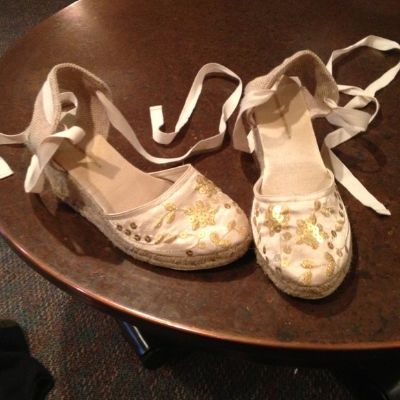 💔Reduced💔Size 9 espadrilles gold sequence detail