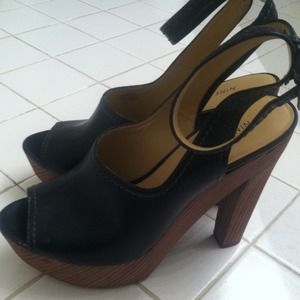 Never Worn Sexy black Nine West platform sandals!
