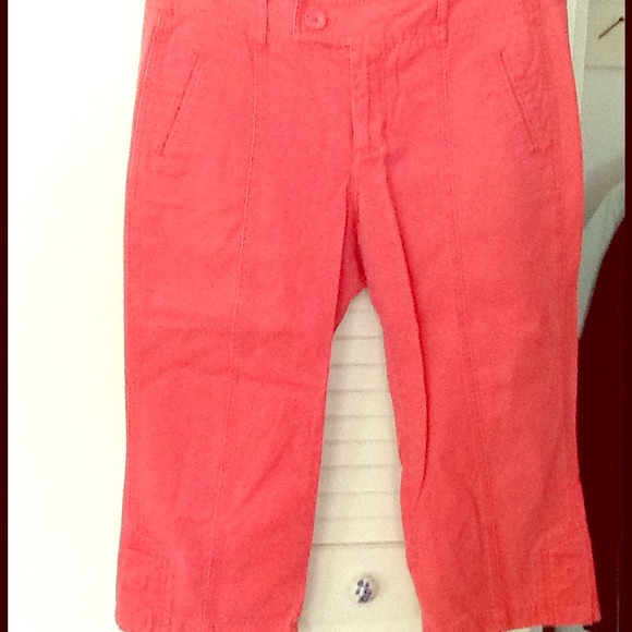 Salmon capris