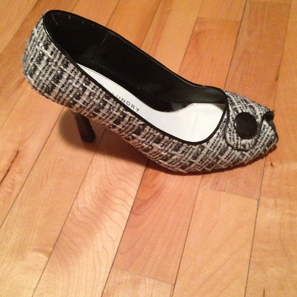 Chinese Laundry Black & white knit peep toe pumps - Picture 2 of 4