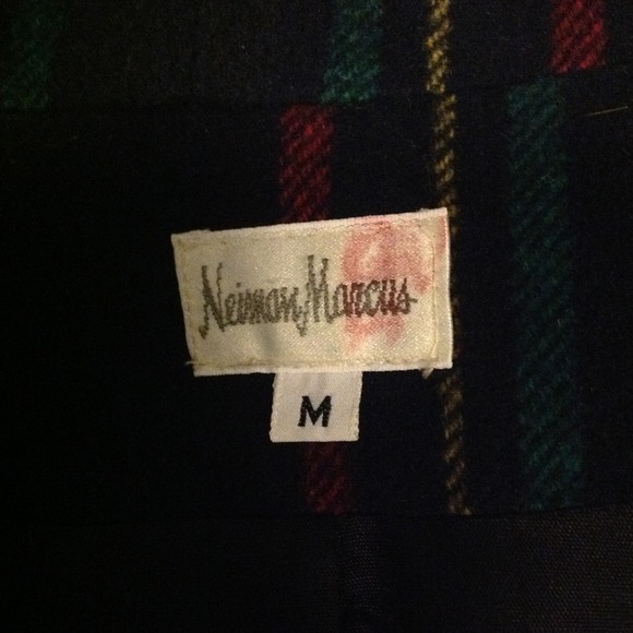 🎉Host Pick 9/25🎉 Neiman Marcus Plaid Coat - Picture 3 of 4