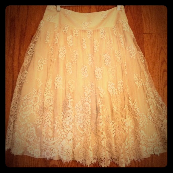 RESERVED.Jon lace skirt