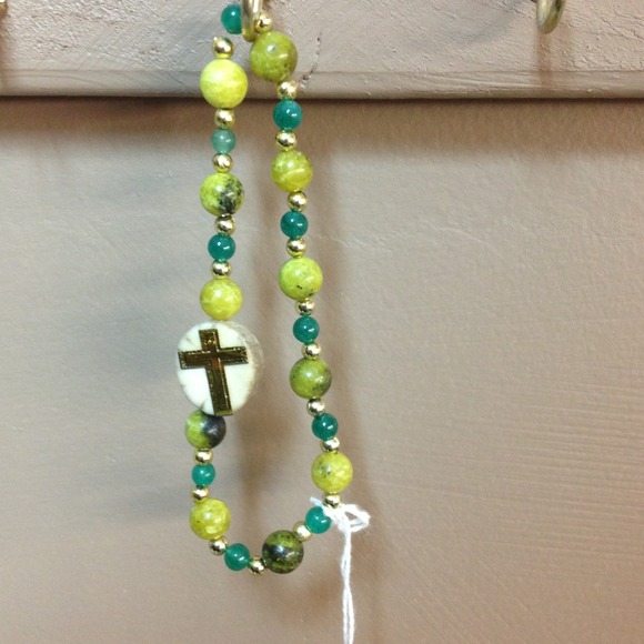 Deer antler bracelet with green jade beads