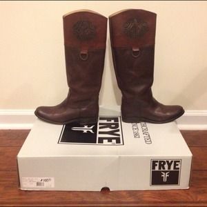 Frye Melissa logo size 6.5