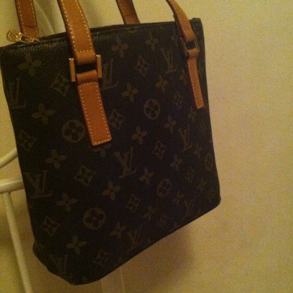 🎉Reserved🎉 Authentic LV shoulder 2strap bag