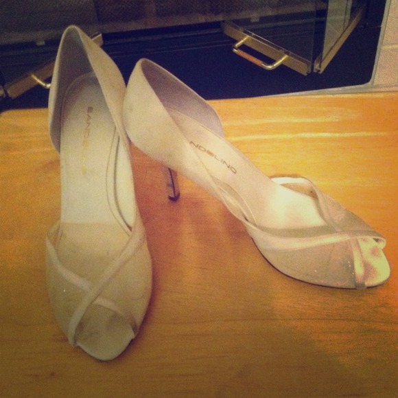 Bandolino peep toe pumps