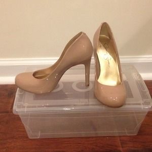 New never worn nude Jessica Simpson pumps size 6