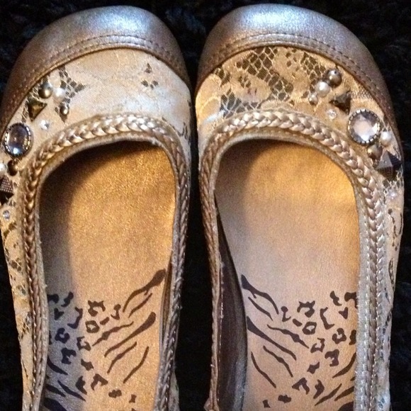 Buckle Shoes/Qupid Heels