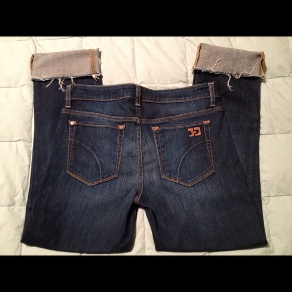 Joes dark wash cropped jeans. Size 30