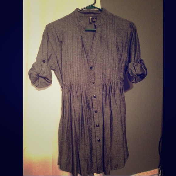 Gray oversized top