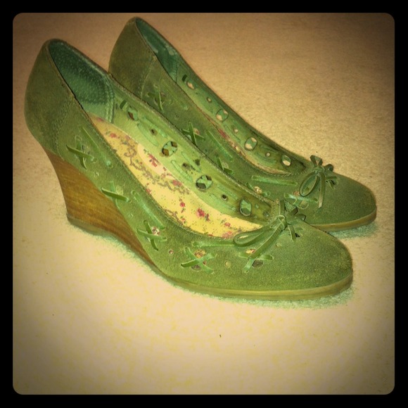Green suede Seychelles wedges Size 7
