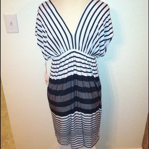 *NWT* Sz L Gray // Black // white striped dress - Picture 3 of 4