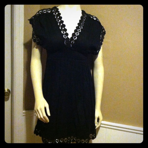 NEW Super cute black dress