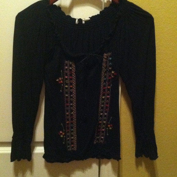 Black quarter sleeved top